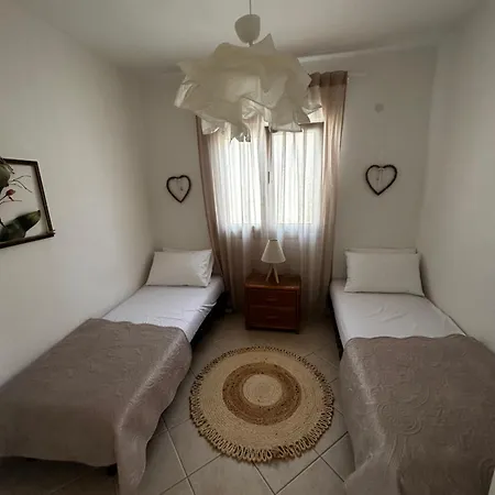 Perfect Hospitality - Elenas House, Дом отдыха Никити