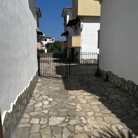 Perfect Hospitality - Elenas House, Никити