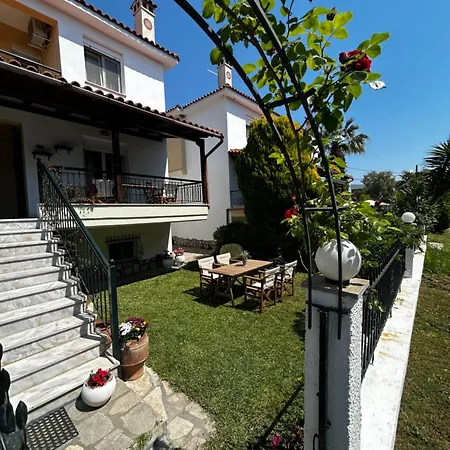 Perfect Hospitality - Elenas House, Никити