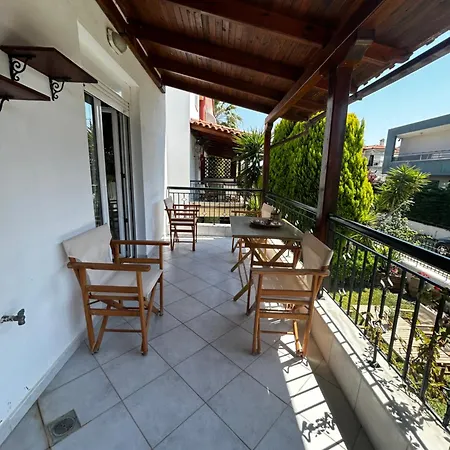 Perfect Hospitality - Elenas House, Дом отдыха Никити