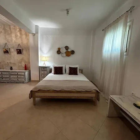 Perfect Hospitality - Elenas House, Никити