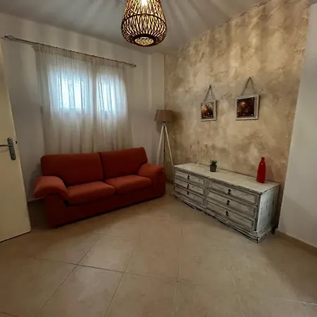 Perfect Hospitality - Elenas House, Дом отдыха *