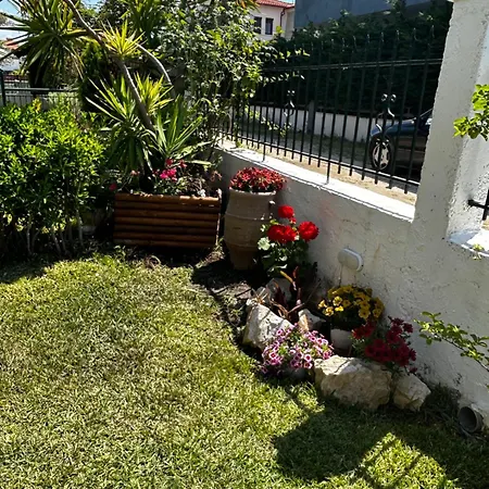 Perfect Hospitality - Elenas House, Дом отдыха Никити