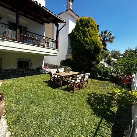 Perfect Hospitality - Elenas House, Никити